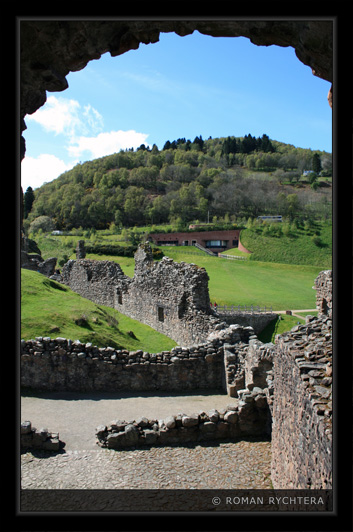 079_Urquhart_Castle.jpg